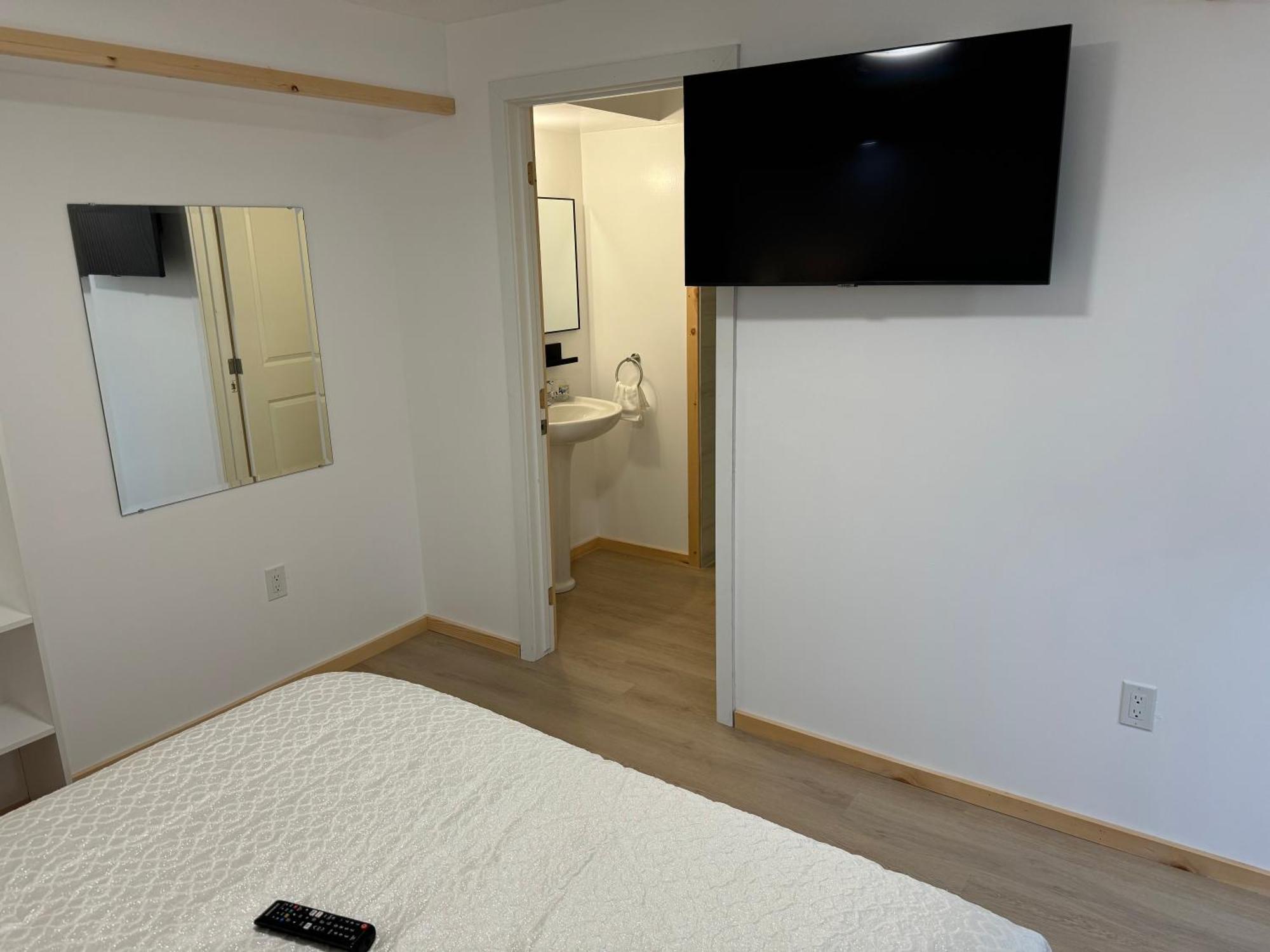 Private Entrance, Private Bathroom, Bedroom And Workspace Оттава Екстер'єр фото