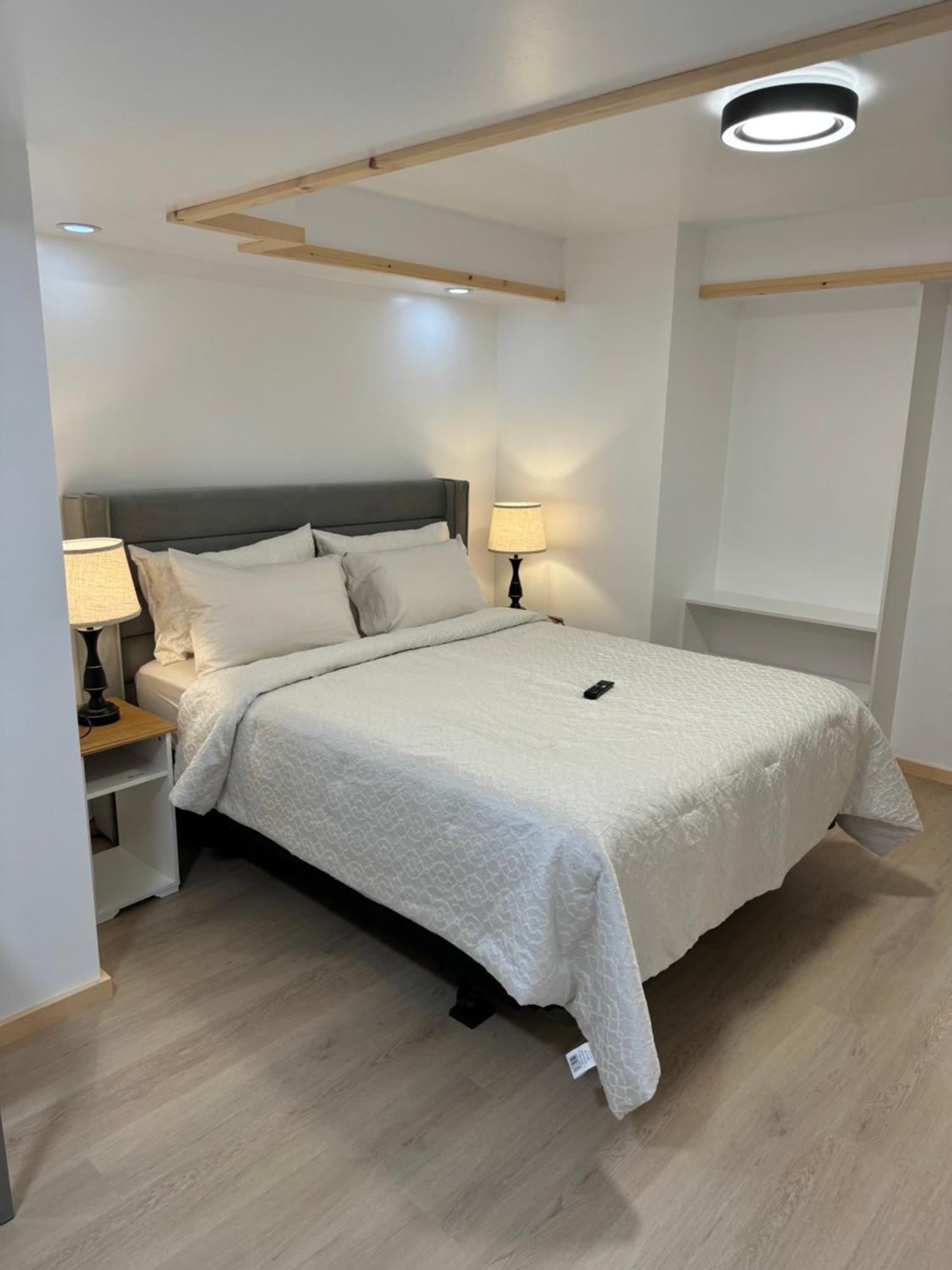 Private Entrance, Private Bathroom, Bedroom And Workspace Оттава Екстер'єр фото