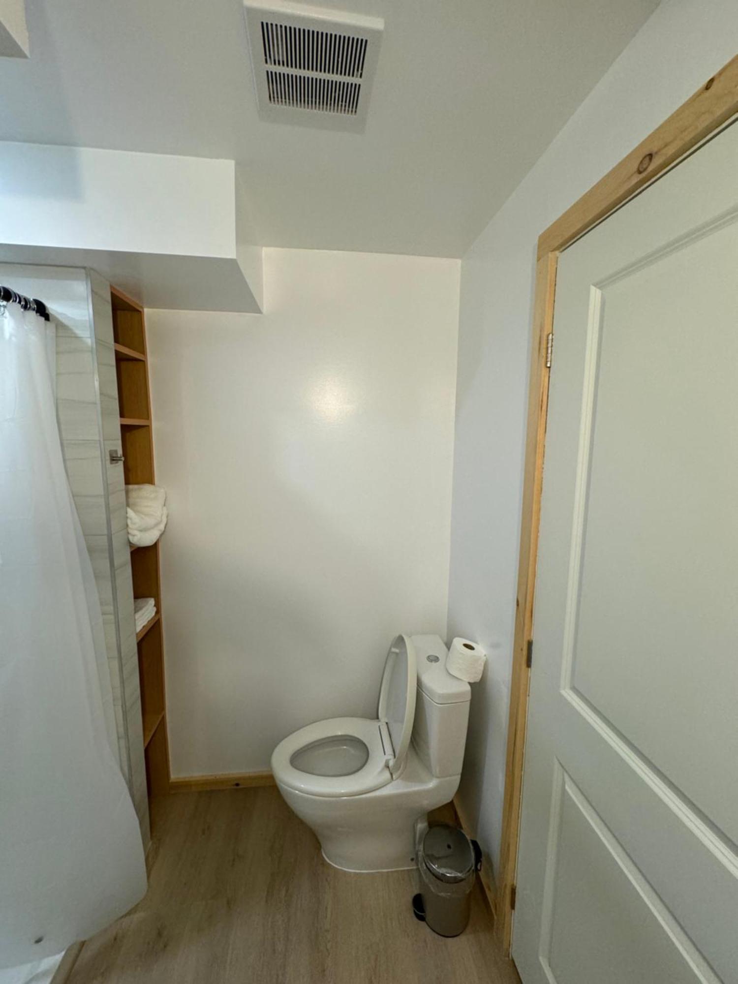 Private Entrance, Private Bathroom, Bedroom And Workspace Оттава Екстер'єр фото
